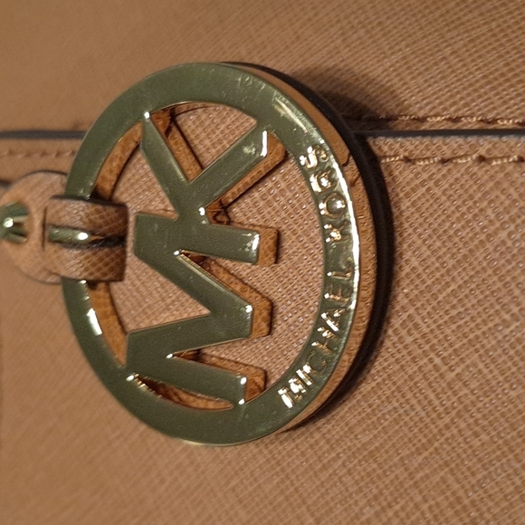 MICHAEL KORS JET SET POCKET TOTES - Picture 5 of 8